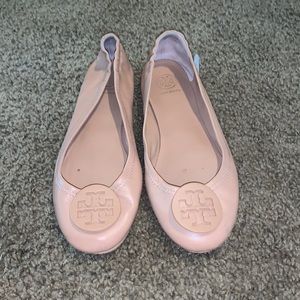 Tory Burch flats in great condition. Hardly worn!